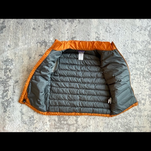 Boys’ Patagonia Down Sweater Vest - Picture 4 of 5